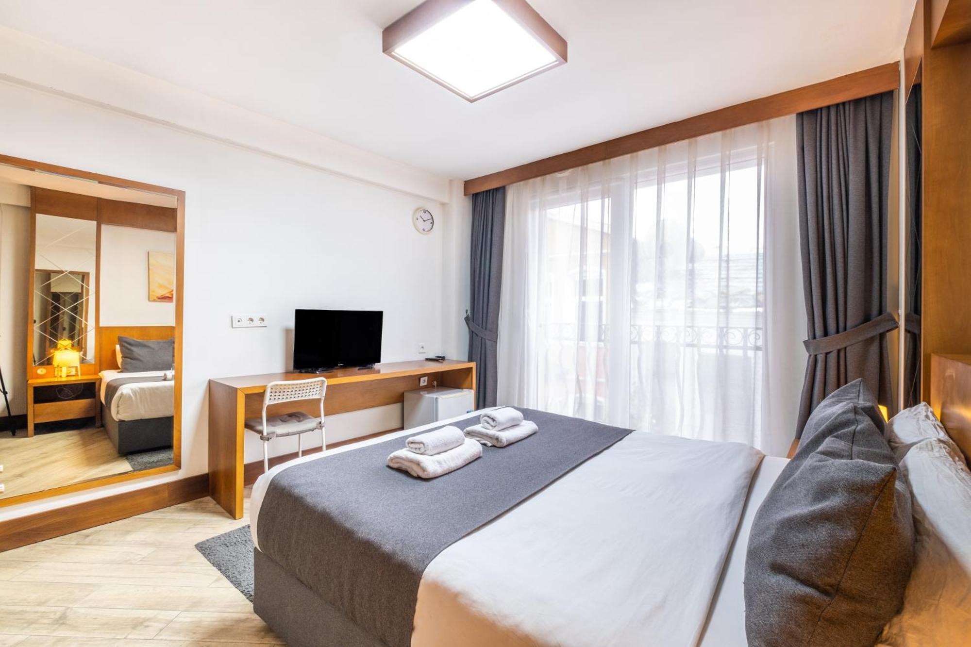 Istanbul Hotel — Photos 1